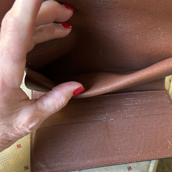 AUTHENTIC LOUIS VUITTON MONOGRAM SARAH WALLET ~ FULL SIZE ~ OODLES of STORAGE - Picture 13 of 16